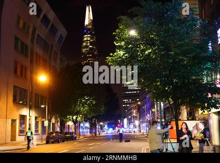 (170604) -- LONDON, June 4, 2017 -- Journalists report near the London Bridge in London, Britain, on June 3, 2017. Unidentified attackers drove a van into pedestrians on London Bridge Saturday night and stabbed people in the nearby Borough Market area. British authorities have classified the incidents as terrorist attacks. ) (zxj) BRITAIN-LONDON-TERRORIST ATTACKS XuxHui PUBLICATIONxNOTxINxCHN   London June 4 2017 Journalists Report Near The London Bridge in London Britain ON June 3 2017 unidentified attackers Drove a van into pedestrians ON London Bridge Saturday Night and stabbed Celebrities Stock Photo
