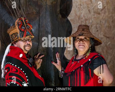 Nisga'a Canadian First nation Chief Earl Stephens (Sim'oogit Ni'isjoohl) and memorial or totem pole, National Museum of Scotland, Edinburgh, UK Stock Photo