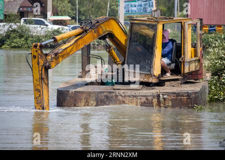 SAMUT PRAKAN, THAILAND, FEB 23 2023, A floating dredger is dredging the bottom of the pond, Thailand Stock Photo