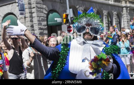 (170626) -- TORONTO, June 26, 2017 -- A participant waves to people during the 2017 Pride Parade in Toronto, Canada, June 25, 2017. ) (jmmn) CANADA-TORONTO-PRIDE PARADE ZouxZheng PUBLICATIONxNOTxINxCHN   Toronto June 26 2017 a Participant Waves to Celebrities during The 2017 Pride Parade in Toronto Canada June 25 2017 jmmn Canada Toronto Pride Parade ZouxZheng PUBLICATIONxNOTxINxCHN Stock Photo