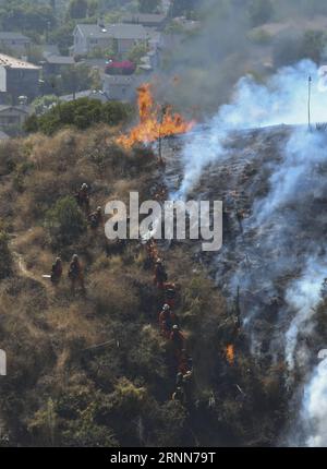 (170629) -- LOS ANGELES, June 29, 2017 -- Fire fighters try to extinguish a wildfire in Burbank, California, the United States, June 28, 2017. A wildfire broke out on a hillside in Burbank, prompting evacuations as the flames burned near homes. ) (jmmn) U.S.-LOS ANGELES-WILDFIRES NickxUt PUBLICATIONxNOTxINxCHN   Los Angeles June 29 2017 Fire Fighters Try to extinguisher a wild in Burbank California The United States June 28 2017 a wild Broke out ON a Hillside in Burbank prompting Evacuations As The Flames burned Near Homes jmmn U S Los Angeles wildfires  PUBLICATIONxNOTxINxCHN Stock Photo