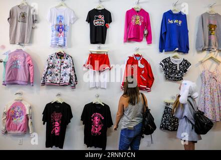 (170629) -- LOS ANGELES, June 29, 2017 -- Customers shop at the pop-up store in Los Angeles, the United States, on June 28, 2017. JapanLA launched its first pop-up store in the United States, which runs until July 24. ) (jmmn) U.S.-LOS ANGELES-POP-UP ZhaoxHanrong PUBLICATIONxNOTxINxCHN   Los Angeles June 29 2017 customers Shop AT The Pop up Store in Los Angeles The United States ON June 28 2017  launched its First Pop up Store in The United States Which runs Until July 24 jmmn U S Los Angeles Pop up ZhaoxHanrong PUBLICATIONxNOTxINxCHN Stock Photo