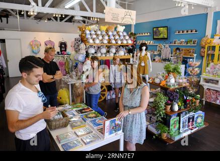 (170629) -- LOS ANGELES, June 29, 2017 -- Customers shop at the pop-up store in Los Angeles, the United States, on June 28, 2017. JapanLA launched its first pop-up store in the United States, which runs until July 24. ) (jmmn) U.S.-LOS ANGELES-POP-UP ZhaoxHanrong PUBLICATIONxNOTxINxCHN   Los Angeles June 29 2017 customers Shop AT The Pop up Store in Los Angeles The United States ON June 28 2017  launched its First Pop up Store in The United States Which runs Until July 24 jmmn U S Los Angeles Pop up ZhaoxHanrong PUBLICATIONxNOTxINxCHN Stock Photo