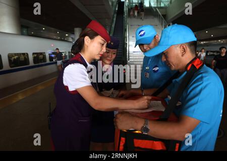 170718) -- SHANGHAI, July 18, 2017 -- Visitors pass by the