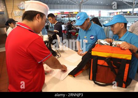 在庫処分 半額 Visitors -- 2017 18, July SHANGHAI, -- 170718) pass the by スポーツ・フィットネス