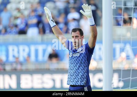 Wiesbaden, Germany. 02nd Sep, 2023. Soccer: 2nd Bundesliga, Matchday 5, SV Wehen Wiesbaden - FC Schalke 04 at BRITA Arena. Goalkeeper Marius Müller (FC Schalke, 32). Credit: Jürgen Kessler/dpa - IMPORTANT NOTE: In accordance with the requirements of the DFL Deutsche Fußball Liga and the DFB Deutscher Fußball-Bund, it is prohibited to use or have used photographs taken in the stadium and/or of the match in the form of sequence pictures and/or video-like photo series./dpa/Alamy Live News Stock Photo