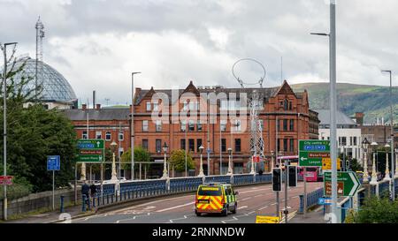 A police van crosses the Queen's Bridge in the city of Belfast, northern Ireland. Concept of Police Service of Northern Ireland - PSNI Stock Photo