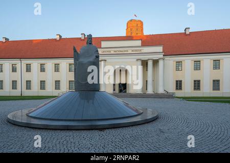 Monument to King Mindaugas in front of New Arsenal of National Museum of Lithuania and Gediminas Castle Tower - Vilnius, Lithuania Stock Photo