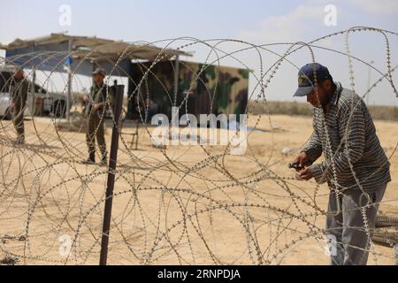 (170824) -- GAZA, Aug. 24, 2017 -- Palestinian workers install barbed wires along the border with Egypt near the southern Gaza strip city Rafah on Aug. 24, 2017. Bordering Israel and the Palestinian Gaza Strip, Egypt s North Sinai province has been the center of anti-government terrorist attacks that killed hundreds of policemen and soldiers since the military removal of former Islamist president Mohamed Morsi in July 2013. ) (srb) MIDEAST-GAZA-SECURITY MEASURES KhaledxOmar PUBLICATIONxNOTxINxCHN   Gaza Aug 24 2017 PALESTINIAN Workers install Barbed wires Along The Border With Egypt Near The S Stock Photo