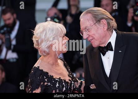 (170904) -- VENICE, Sept. 4, 2017 -- Actor Donald Sutherland (R) and actress Helen Mirren attend the premiere of the movie The Leisure Seeker at the 74th Venice Film Festival in Venice, Italy, Sept. 3, 2017. )(jmmn) ITALY-VENICE-FILM FESTIVAL- THE LEISURE SEEKER -PREMIERE JinxYu PUBLICATIONxNOTxINxCHN   Venice Sept 4 2017 Actor Donald Sutherland r and actress Helen Mirren attend The Premiere of The Movie The Leisure seeker AT The 74th Venice Film Festival in Venice Italy Sept 3 2017 jmmn Italy Venice Film Festival The Leisure seeker Premiere JinxYu PUBLICATIONxNOTxINxCHN Stock Photo