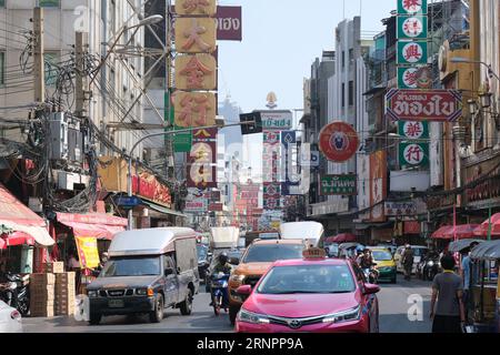 Bustling Yaowarat Road in the heart of Bangkok's Chinatown Stock Photo