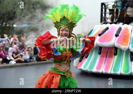 (170907) -- TOKYO, Sept. 7, 2017 -- A performer in costume gives a show at the Disneyland in Tokyo, Japan, Sept. 7, 2017. Halloween-themed performances started in the Tokyo Disneyland on Thursday to receive the festival. The performances will last until Oct. 31. ) (jmmn) JAPAN-TOKYO-DISNEYLAND-HALLOWEEN MaxPing PUBLICATIONxNOTxINxCHN   Tokyo Sept 7 2017 a Performer in costume Gives a Show AT The Disneyland in Tokyo Japan Sept 7 2017 Halloween themed performances started in The Tokyo Disneyland ON Thursday to receive The Festival The performances will Load Until OCT 31 jmmn Japan Tokyo Disneyla Stock Photo