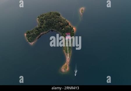 (170919) -- LU AN, Sept. 19, 2017 -- Aerial photo taken on Sept. 17, 2017 shows a yacht sails past an island in the Xianghongdian reservoir at Jinzhai County of Lu an City, east China s Anhui Province. The Xianghongdian reservoir was approved as the National Water Park in 2004. ) (yxb) CHINA-ANHUI-XIANGHONGDIAN RESERVOIR-SCENERY(CN) TaoxMing PUBLICATIONxNOTxINxCHN Stock Photo