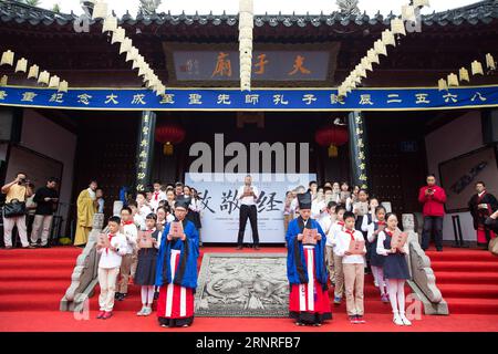 (170928) -- NANJING, Sept. 28, 2017 -- A ceremony is held to mark the 2,568th birthday of Confucius, in Nanjing, capital of east China s Jiangsu Province, Sept. 28, 2017. Confucius, a great Chinese thinker and philosopher, had his birthday celebrated around the country on Thursday. ) (lx) CHINA-CONFUCIUS-BIRTHDAY COMMEMORATION (CN) SuxYang PUBLICATIONxNOTxINxCHN Stock Photo