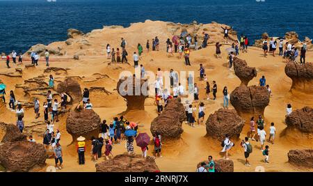 (171003) -- TAIPEI, Oct. 3, 2017 -- Tourists visit Yehliu Geopark in New Taipei of southeast China s Taiwan, Oct. 3, 2017. The geopark features stunning geological landscape formed by wave attack, rock weathering, earth movement and crustal movement, which make it a famous destination for tourists. ) (wjq) CHINA-NEW TAIPEI-YEHLIU GEOPARK (CN) ZhaoxYingquan PUBLICATIONxNOTxINxCHN Stock Photo