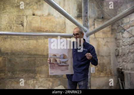 (171016) -- JERUSALEM, Oct. 16, 2017 -- Dr. Joe Uziel from Israel Antiquities Authority introduces their new discovery at the Western Wall excavation site in Jerusalem, on Oct. 16, 2017. Israeli archaeologists recently unearthed a section of the western wall that has been buried for 1,700 years. The building they explored is believed to be a theater dating back to the late Roman period. )(zjl) MIDEAST-JERUSALEM-WESTERN WALL-ARCHAEOLOGY GuoxYu PUBLICATIONxNOTxINxCHN Stock Photo