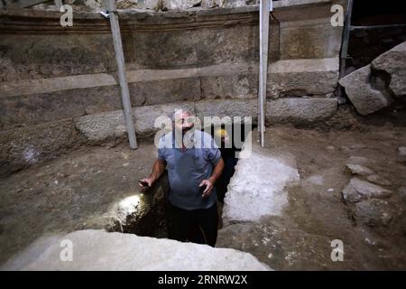 (171016) -- JERUSALEM, Oct. 16, 2017 -- Israeli archaeologists work at the Western Wall excavation site in Jerusalem, on Oct. 16, 2017. Israeli archaeologists recently unearthed a section of the western wall that has been buried for 1,700 years. The building they explored is believed to be a theater dating back to the late Roman period. )(zjl) MIDEAST-JERUSALEM-WESTERN WALL-ARCHAEOLOGY GilxCohenxMagen PUBLICATIONxNOTxINxCHN Stock Photo