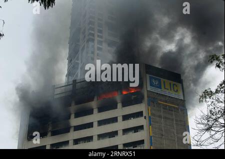Brand in Hochhaus in Kolkata (171019) -- KOLKATA, Oct. 19, 2017 -- The flames are seen at a commercial building in central Kolkata, India, Oct. 19, 2017. A major fire broke out at a highrise office building in the eastern Indian city of Kolkata on Thursday, officials said. )(srb) INDIA-KOLKATA-FIRE ACCIDENT TumpaxMondal PUBLICATIONxNOTxINxCHN Stock Photo