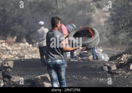 (171027) -- NABLUS, Oct. 27, 2017 -- Clashes break out between Palestinian protesters and Israeli soldiers after a protest against the expanding of Jewish settlements in Kufr Qadoom village near the West Bank city of Nablus, on Oct. 27, 2017. )(jmmn) MIDEAST-NABLUS-ISRAEL-CLASHES NidalxEshtayeh PUBLICATIONxNOTxINxCHN Stock Photo