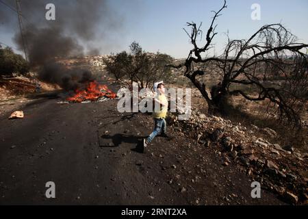 (171027) -- NABLUS, Oct. 27, 2017 -- Clashes break out between Palestinian protesters and Israeli soldiers after a protest against the expanding of Jewish settlements in Kufr Qadoom village near the West Bank city of Nablus, on Oct. 27, 2017. )(jmmn) MIDEAST-NABLUS-ISRAEL-CLASHES NidalxEshtayeh PUBLICATIONxNOTxINxCHN Stock Photo