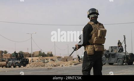 (171105) -- AL-QAIM (IRAQ), Nov. 5, 2017 () -- Iraqi soldiers keep on alert in the newly-freed city of al-Qaim, Iraq, on Nov. 5, 2017. Iraqi Prime Minister Haider al-Abadi on Sunday raised the Iraqi flag on a border crossing with Syria two days after the Iraqi forces recaptured it from the Islamic State (IS) militants. () IRAQ-AL-QAIM-IRAQI FLAG-RAISING Xinhua PUBLICATIONxNOTxINxCHN Stock Photo