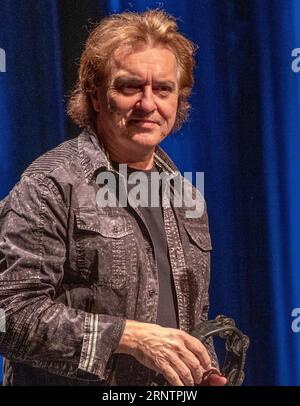 Peter Howarth Singer of the Band Hollies, Pete Lincoln, Frontman from ...