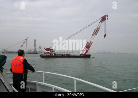 (171127) -- GUANGZHOU, Nov. 27, 2017 () -- Rescuers Work At The ...