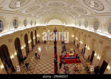 (171215) -- BUCHAREST, Dec. 15, 2017 -- People mourn in front of the coffin of Romania s former King Mihai I in the Hall of the Throne of the former Royal Palace in Bucharest, Romania, on Dec 14, 2017. Romania s former King Mihai I died on Tuesday at the age of 96 at his residence in Switzerland. )(axy) ROMANIA-BUCHAREST-FORMER KING MIHAI I-MOURNING CristianxCristel PUBLICATIONxNOTxINxCHN Stock Photo