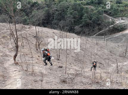 (171223) -- JINGXI, Dec. 23, 2017 -- Chinese soldiers prepare for blasting operations to clear plants before landmine removal efforts in the Guangxi section along the China-Vietnam border in south China s Guangxi Zhuang Autonomous Region, Dec. 22, 2017. Chinese soldiers began their new landmine-sweeping mission along the China-Vietnam border on Nov. 27, 2017, covering 2.05 million square meters in 53 sites close to the Guangxi border. ) (ry) CHINA-GUANGXI-VIETNAM-BORDER-DEMINING MISSION (CN) ZhouxHua PUBLICATIONxNOTxINxCHN Stock Photo