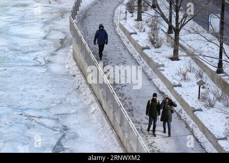 (180104) -- CHICAGO, Jan. 4, 2018 -- People walk along frozen Chicago River in downtown Chicago, the United States, Jan. 4, 2018. After embracing the coldest day this winter on the New Year s Day, Chicago continued staying in cold and chill. The winter storm that is slamming U.S. East Coast leads to more than 200 flight cancellation in Chicago on Thursday morning. Most of the flights cancelled have East Coast destinations, a statement of the aviation department said. ) U.S.-CHICAGO-SEVERE COLD WangxPing PUBLICATIONxNOTxINxCHN Stock Photo