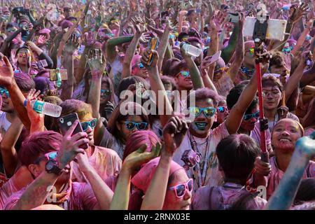 (180107) -- PASAY CITY, Jan. 7, 2018 -- Runners celebrate during the 2018 Color Manila Run in Pasay City, the Philippines, Jan. 7, 2018. Thousands of people participated in the fun run aiming to promote a healthier lifestyle. )(zcc) PHILIPPINES-PASAY CITY-2018 COLOR MANILA RUN RouellexUmali PUBLICATIONxNOTxINxCHN Stock Photo