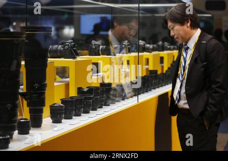 180110 -- LAS VEGAS, Jan. 10, 2018 -- A man visits the booth of Nikon at the Consumer Electronics Show CES in Las Vegas, the United States, Jan. 9, 2018. The show kicked off here Tuesday.  lrz U.S.-LAS VEGAS-CONSUMER ELECTRONICS SHOW LixYing PUBLICATIONxNOTxINxCHN Stock Photo