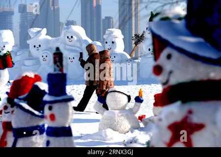 (180111) -- HARBIN, Jan. 11, 2018 -- People watch snowman sculptures at an ice and snow park in Harbin, capital of northeast China s Heilongjiang Province, Jan. 11, 2018. Altogether 2,018 cute snowmen were displayed here to greet the year 2018. ) (zwx) CHINA-HARBIN-SNOWMAN (CN) WangxKai PUBLICATIONxNOTxINxCHN Stock Photo