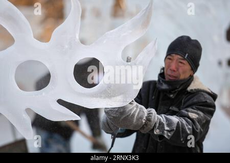 (180111) -- HARBIN, Jan. 11, 2018 -- Contestants carve an ice sculpture during the 37th national ice sculpture competition in Harbin, capital of northeast China s Heilongjiang Province, Jan. 11, 2018. The 3-day competition, with the participation of more than 60 contestants, closed here on Thursday. ) (yxb) CHINA-HARBIN-ICE SCULPTURE-COMPETITION (CN) WangxSong PUBLICATIONxNOTxINxCHN Stock Photo