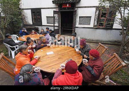 180123) -- NANCHANG, Jan. 23, 2018 -- Seniors living alone gather