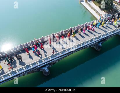 (180205) -- HANGZHOU, Feb. 5, 2018 -- Villagers dressed in traditional costumes take part in a celebrating activity in Tuankou Township of Lin an District in Hangzhou, east China s Zhejiang Province, Feb. 5, 2018. Various folk activities were held there to celebrate the coming spring festival which falls on Feb. 16. ) (mp) CHINA-ZHEJIANG-LIN AN-SPRING FESTIVAL-CELEBRATION (CN) XuxYu PUBLICATIONxNOTxINxCHN Stock Photo