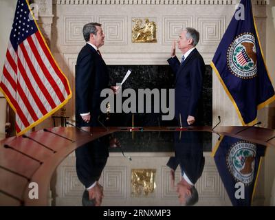 Themen der Woche Bilder des Tages (180205) -- WASHINGTON, Feb. 5, 2018 -- Jerome Powell (R) takes the oath of office as Chairman of the U.S. Federal Reserve, succeeding Janet Yellen, in Washington, the United States. on Feb 5, 2018. ) (zf) U.S.-WASHINGTON-FEDERAL RESERVE-CHAIRMAN-JEROME POWELL TingxShen PUBLICATIONxNOTxINxCHN Stock Photo