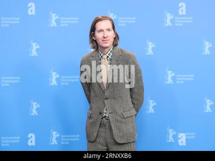 (180215) -- BERLIN, Feb. 15, 2018 -- Director of animation film Isle of Dogs Wes Anderson poses for photos during the photocall of the 68th Berlin International Film Festival in Berlin, capital of Germany, on Feb. 15, 2018. )(zf) GERMANY-BERLIN-68TH INTERNATIONAL FILM FESTIVAL- ISLE OF DOGS ShanxYuqi PUBLICATIONxNOTxINxCHN Stock Photo