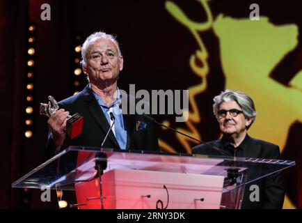(180225) -- BERLIN, Feb. 25, 2018 -- Voice actor of animation film Isle of Dogs Bill Murray (L) receives the Silver Bear for Best Director award on behalf of director Wes Anderson during the awards ceremony of the 68th Berlin International Film Festival, in Berlin, Germany, on Feb. 24, 2018. ) (djj) GERMANY-BERLIN-68TH BERLIN INTERNATIONAL FILM FESTIVAL-AWARDS ShanxYuqi PUBLICATIONxNOTxINxCHN Stock Photo