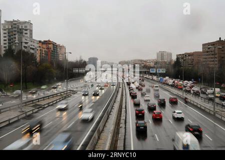 (180310) -- MADRID, March 10, 2018 -- Vehicles run on the M-30 ring road in Madrid, Spain, on March 9, 2018. A continuous procedure of precipitation takes place over most part of Spain on March 9, due to the affection of westerly wind. ) (swt) SPAIN-MADRID-WEATHER-PRECIPITATION GuoxQiuda PUBLICATIONxNOTxINxCHN Stock Photo