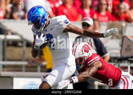 Buffalo wide receiver Demetrius Harris runs against Wisconsin