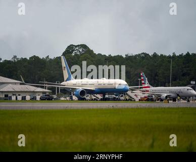 Biden lands at GNV airport, visits Live Oak