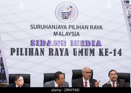 (180410) -- KUALA LUMPUR, April 10, 2018 -- Mohd Hashim bin Abdullah (2nd R), chairman of Malaysia s Election Commission, attends a press conference in Putrajaya April 10, 2018. Malaysia will hold general elections on May 9, said the Election Commission on Tuesday, days after Prime Minister Najib Razak announced the dissolution of the parliament. ) (ybg) MALAYSIA-KUALA LUMPUR-GENERAL ELECTIONS-SCHEDULE ZhuxWei PUBLICATIONxNOTxINxCHN Stock Photo