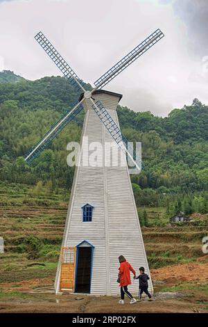 Pastga tushmaydigan katta kokraklar
