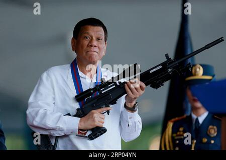 (180419) -- QUEZON CITY, April 19, 2018 -- Philippine President Rodrigo Duterte holds a Galil sniper rifle during the Philippine National Police (PNP) s command handover ceremony inside Camp Crame in Quezon City, the Philippines, April 19, 2018. Philippine President Rodrigo Duterte named Oscar Albayalde as the new head of the PNP on April 5 and the command handover ceremony was held here on Thursday. ) (zjl) PHILIPPINES-QUEZON CITY-PNP-COMMAND-HANDOVER RouellexUmali PUBLICATIONxNOTxINxCHN Stock Photo
