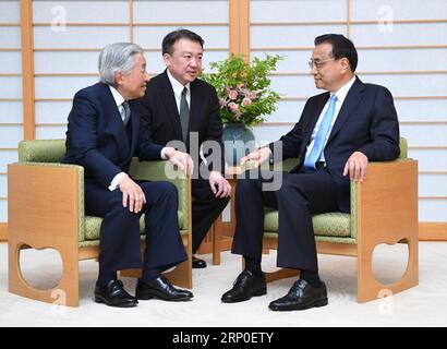 (180510) -- TOKYO, May 10, 2018 -- Chinese Premier Li Keqiang (R) meets with Japanese Emperor Akihito in Tokyo, Japan, on May 10, 2018. ) (sxk) JAPAN-TOKYO-CHINA-LI KEQIANG-EMPEROR-MEETING RaoxAimin PUBLICATIONxNOTxINxCHN Stock Photo