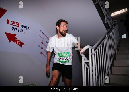 (180513) -- SEOUL, May 13, 2018 -- A runner competes in the Lotte World Tower International Skyrun 2018 in Seoul, South Korea, on May 13, 2018. Runners raced up the 123-floor, 2,917-step, 555-meter-high skyscraper, South Korea s tallest of the kind, on Sunday. ) (SP)SOUTH KOREA-SEOUL-SKYRUN WangxJingqiang PUBLICATIONxNOTxINxCHN Stock Photo