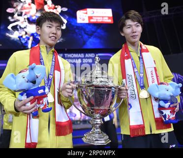 (180527) -- BANGKOK, May 27, 2018 -- China s Li Junhui (R)/ Liu Yuchen pose with the trophy during the medal presenting ceremony after winning the final against team Japan at the Thomas Cup badminton tournament in Bangkok, Thailand, on May 27, 2018. Team China won the final 3-1 and claimed the title of the event. ) (SP)THAILAND-BANGKOK-BADMINTON-THOMAS CUP-FINAL WangxShen PUBLICATIONxNOTxINxCHN Stock Photo