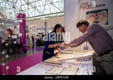 (180529) -- MOSCOW, May 29, 2018 -- A salesman shows a product to a visitor at the China Commodity Fair in Moscow, Russia, on May 29, 2018. The China Commodity Fair, an annual national trade fair of China s quality consumer goods, is held in Moscow from May 29 to May 31. ) RUSSIA-MOSCOW-CHINA COMMODITY FAIR EvgenyxSinitsyn PUBLICATIONxNOTxINxCHN Stock Photo