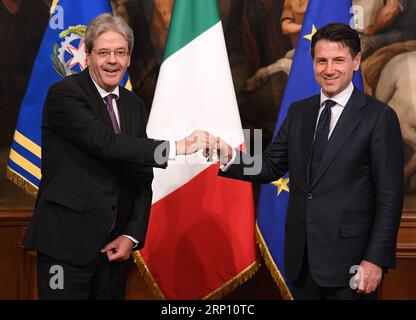News Bilder des Tages Italien, Vereidigung der neuen Regierung in Rom (180601) -- ROME, June 1, 2018 -- Giuseppe Conte (R) receives a bell from former Italian Prime Minister Paolo Gentiloni in Rome, Italy, on June 1, 2018. The Italian government formed by newly-appointed Prime Minister Giuseppe Conte was officially sworn in at the presidential palace on Friday. ) ITALY-ROME-GIUSEPPE CONTE-NEW GOVERNMENT AlbertoxLingria PUBLICATIONxNOTxINxCHN Stock Photo